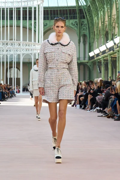 Look 11